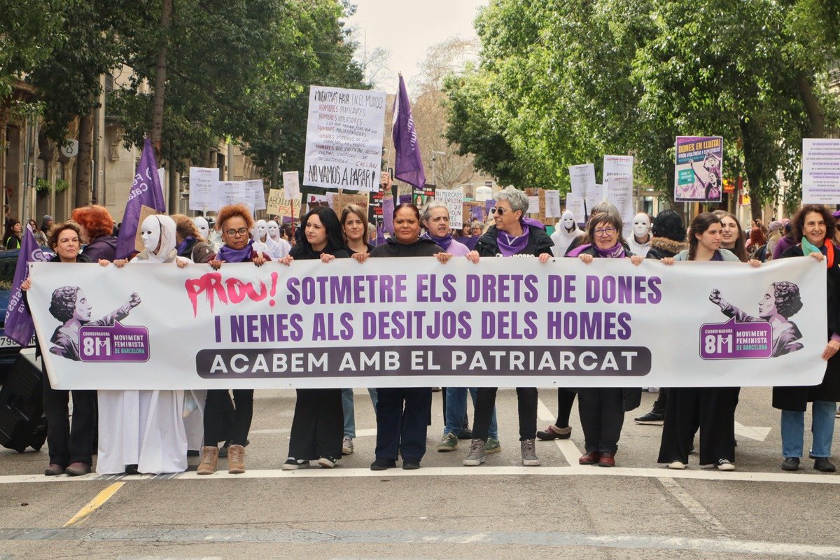 El passat #8M2026abolicionista milers de dones vam tornar a prendre els carrers de Barcelona a la manifestació convocada per la Coordinadora
<a href="/MovFemBarcelona/">Moviment Feminista de Barcelona</a>.
♀️Un #feminisme clar, sense ambigüitats:
defensa dels drets de dones i nenes i compromís #abolicionista davant de totes