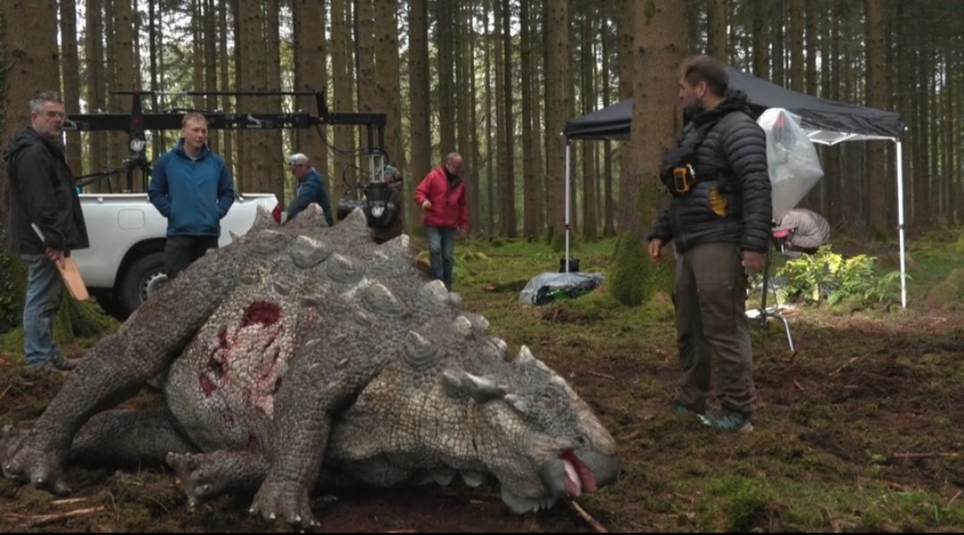 PaleoWatcher's tweet image. I've always been fascinated by how extinct creatures are brought back to life on screen 🦖✨ the blend of VFX and practical effects like puppets is art. Seeing behind-the-scenes footage makes me appreciate the show even more!!! 🛠️🎥
#TheDinosaurs #NETFLIX #VFX