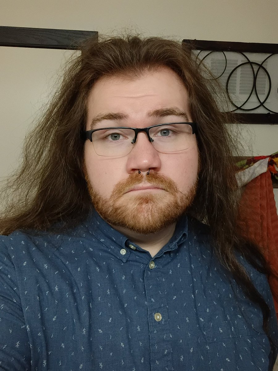mozisback's tweet photo. 3.5 months late i hope that is Okay. guy who does not know how to smile https://t.co/vCxDnxhzDd