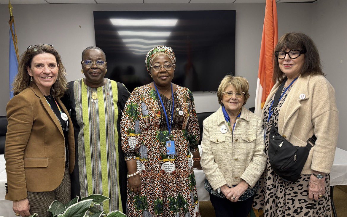 Regards De Femmes tweet media