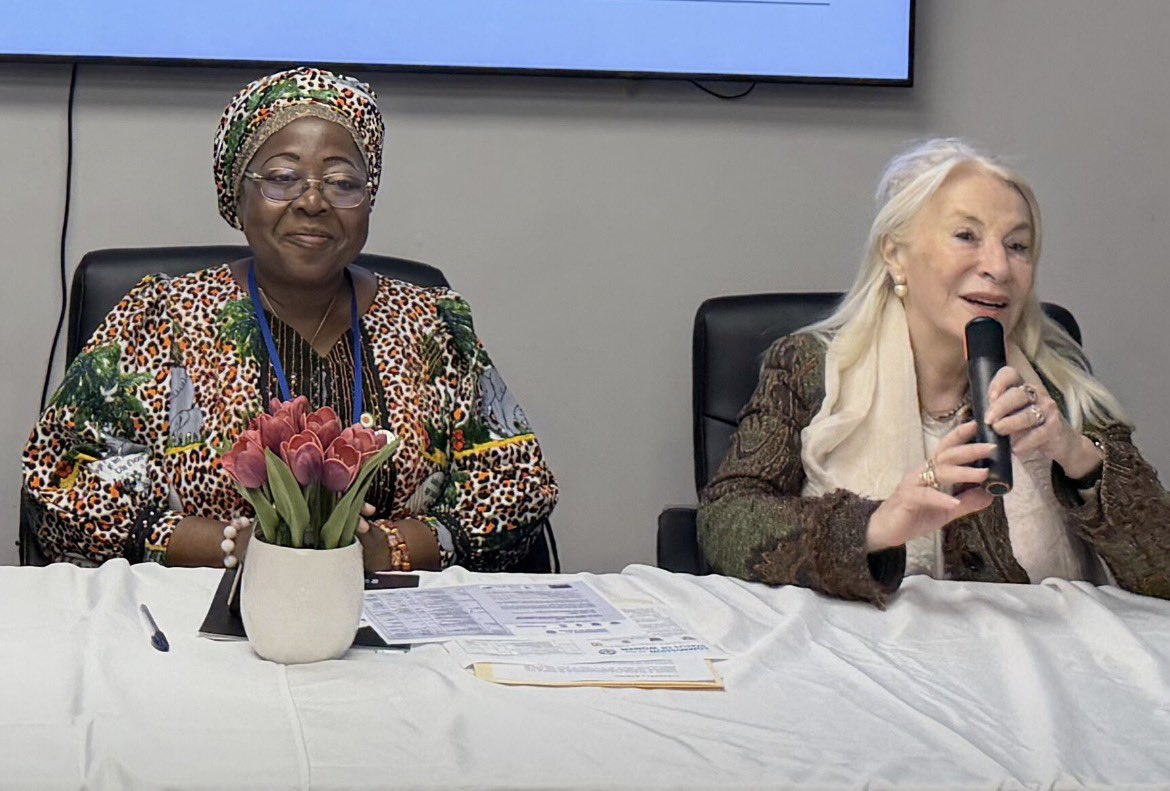 Regards De Femmes tweet media