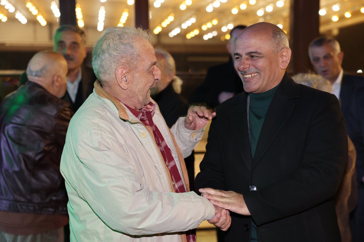 senersogut's tweet photo. AK Parti Kocaeli İl Başkanımız Dr. Şahin Talus, Kocaeli Milletvekilimiz Prof. Dr. Sadettin Hülagü, Kocaeli Büyükşehir Belediye Başkanımız Doç. Dr. Tahir Büyükakın ve İlçe Başkanımız Nurettin Okudan ile birlikte Kocaeli Erzurumlular Vakfı’nın düzenlediği iftar programında huzurevi sakinlerimiz, şehit ailelerimiz ve gazilerimizle aynı sofrada buluştuk.

Ramazan ayının manevi atmosferinde birlik, beraberlik ve dayanışmanın en güzel örneklerinden birini yaşadığımız bu anlamlı programı düzenleyen Vakıf Başkanımız Ahmet Önal abimize ve yönetim kurulu üyelerine teşekkür ediyorum.  Rabbim birlik ve beraberliğimizi daim eylesin. 🌙🤲