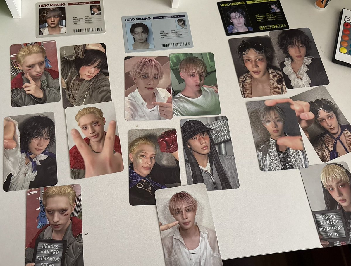 jongseobism's tweet photo. piwon did not come to play about photocards https://t.co/kM8r2oTB6s