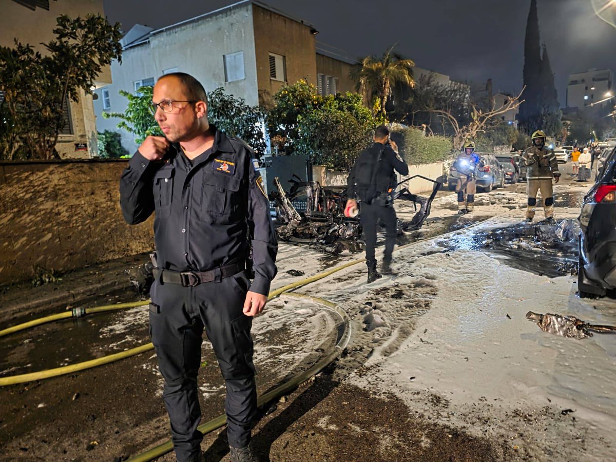 TT_essence's tweet photo. Huge destruction caused by the fall of the Iranian missile in Tel Aviv https://t.co/iCiE0IlMKw