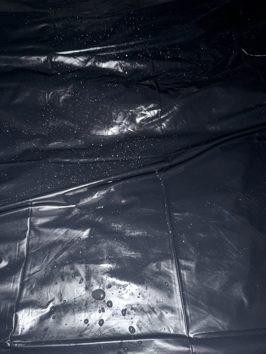 Probably the biggest Asian tool I've ever seen.. I'm into it but also lowkey scared to give it a try🤣

今晚的男主角让我欲仙欲死