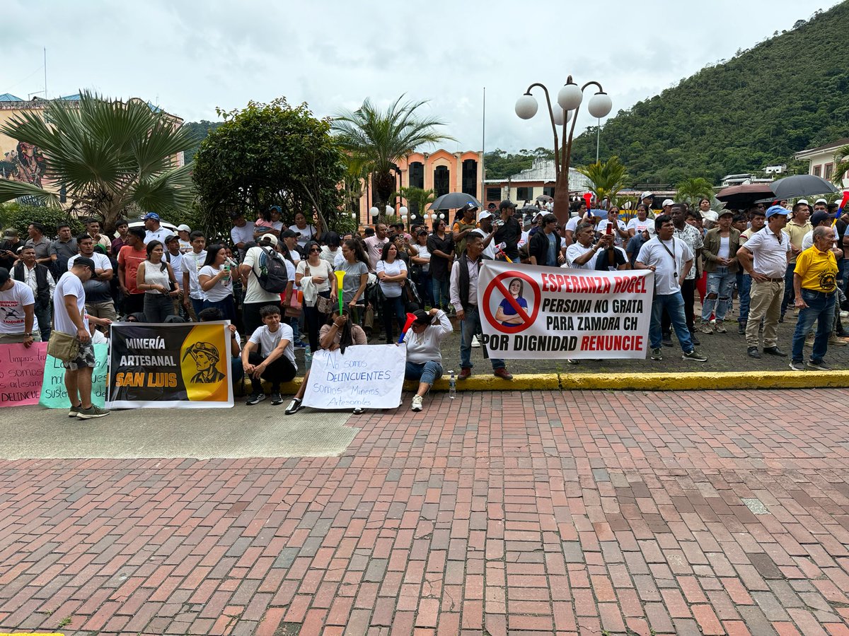 Café Radio tweet media