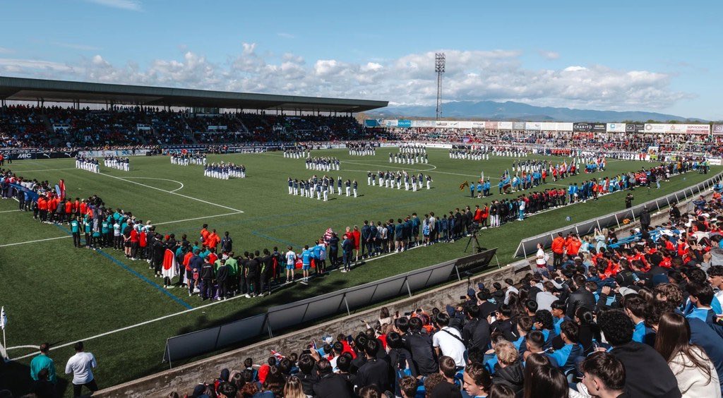 ajfigueres's tweet photo. ⚽️ 24è torneig @micfootballcup 

📅 31 de març al 5 d’abril
🏟️ Inauguració (1/4) i finals (5/4) a l’Estadi de Vilatenim i també partits a l’Estadi Albert Gurt i al camp de la Marca de l’Ham

🎤 Avui s’ha presentat a Barcelona amb la presència de l’alcalde @jordimasquef https://t.co/NeyuoFivVj