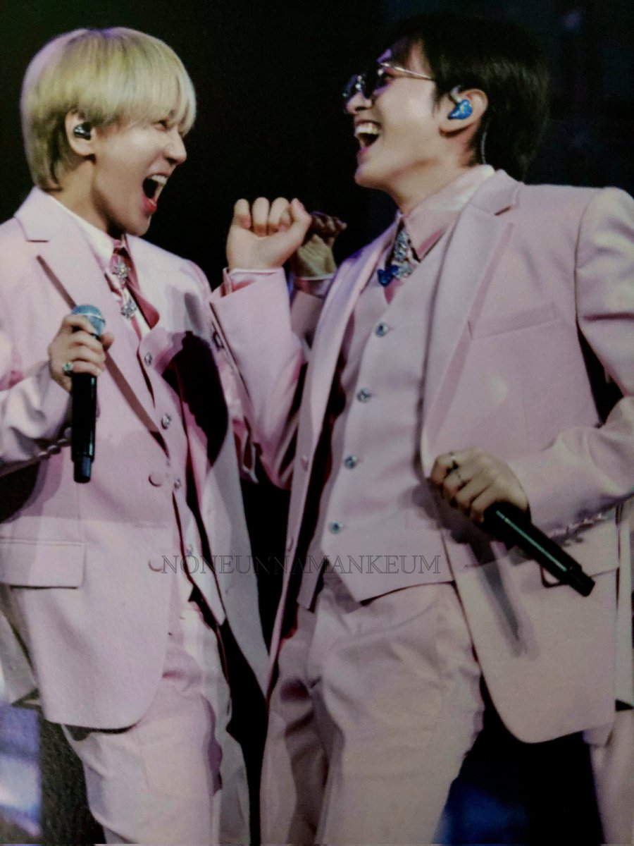 CloudintheM's tweet photo. It's still the 13th of March here in Finland, so HAPPY #YEHYUKDAY, everyone! 💕
Here's a small selection of pics to remind you how frigging cute and precious these two are together 🥹

(scroll down) https://t.co/polpoJpYXO