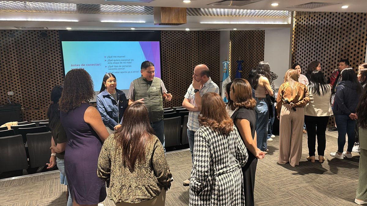 NotiAgexport's tweet photo. Hoy, el Comité de #MujeresExportadorasGt @AGEXPORTGT  realizó el taller “El poder de tu red: Conecta, crece y triunfa” 🤝, reuniendo a empresarias socias y colaboradoras en un espacio de aprendizaje, networking y fortalecimiento de redes profesionales. https://t.co/rimP2jf616