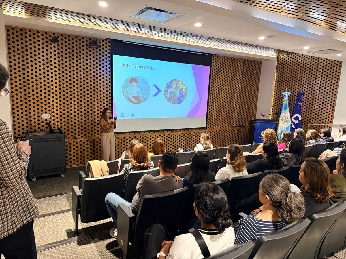 NotiAgexport's tweet photo. Hoy, el Comité de #MujeresExportadorasGt @AGEXPORTGT  realizó el taller “El poder de tu red: Conecta, crece y triunfa” 🤝, reuniendo a empresarias socias y colaboradoras en un espacio de aprendizaje, networking y fortalecimiento de redes profesionales. https://t.co/rimP2jf616