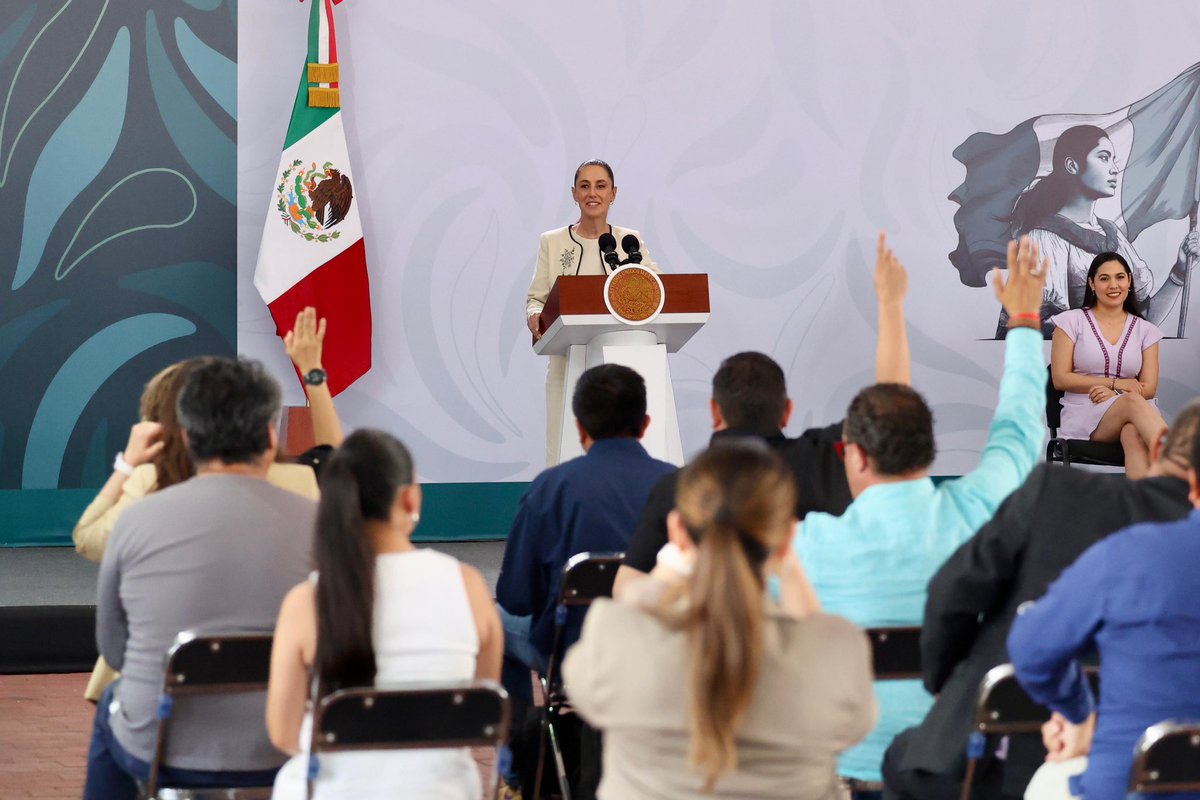 Efrainmoralesl's tweet photo. Hoy en Manzanillo, presentamos las obras de agua que el @GobiernoMX realiza en Colima con el objetivo de duplicar el suministro de agua potable para los habitantes de la capital y, con la presa derivadora Armería, apoyar a los agricultores y fortalecer la producción de alimentos. https://t.co/9gvbgaE7RC