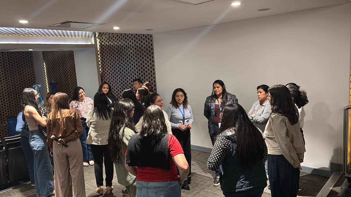 NotiAgexport's tweet photo. Ingrid Gamboa, #MujerExportadora2025, empresaria del sector de @handmadegt y de @SiexDeAgexport compartió su experiencia y motivo a las asistentes. fue una jornada para construir conexiones que generan oportunidades. #MujeresExportadorasGt https://t.co/uawmSVyzSn