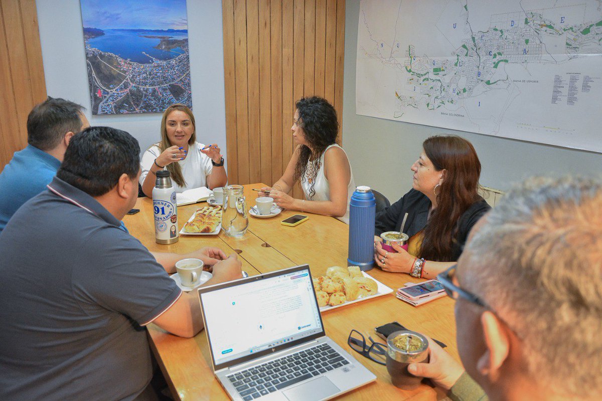 Laura Avila tweet media