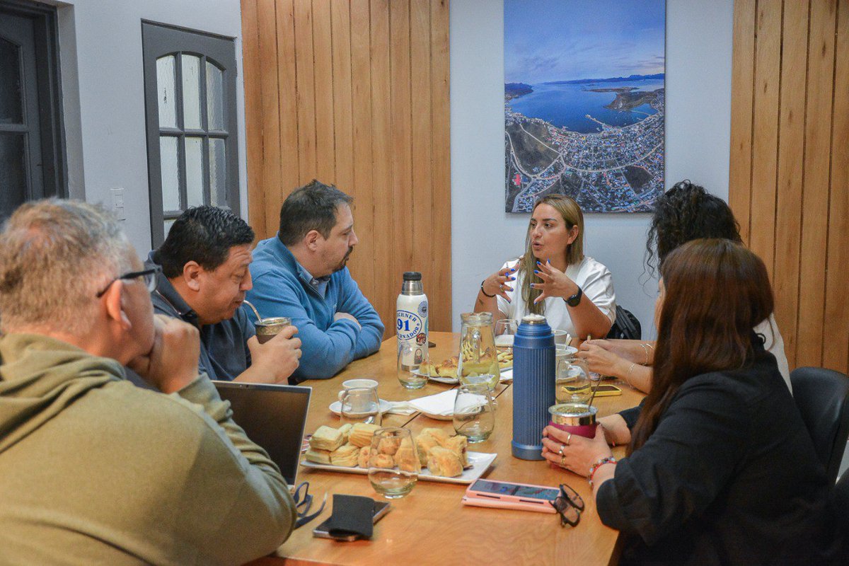 Laura Avila tweet media