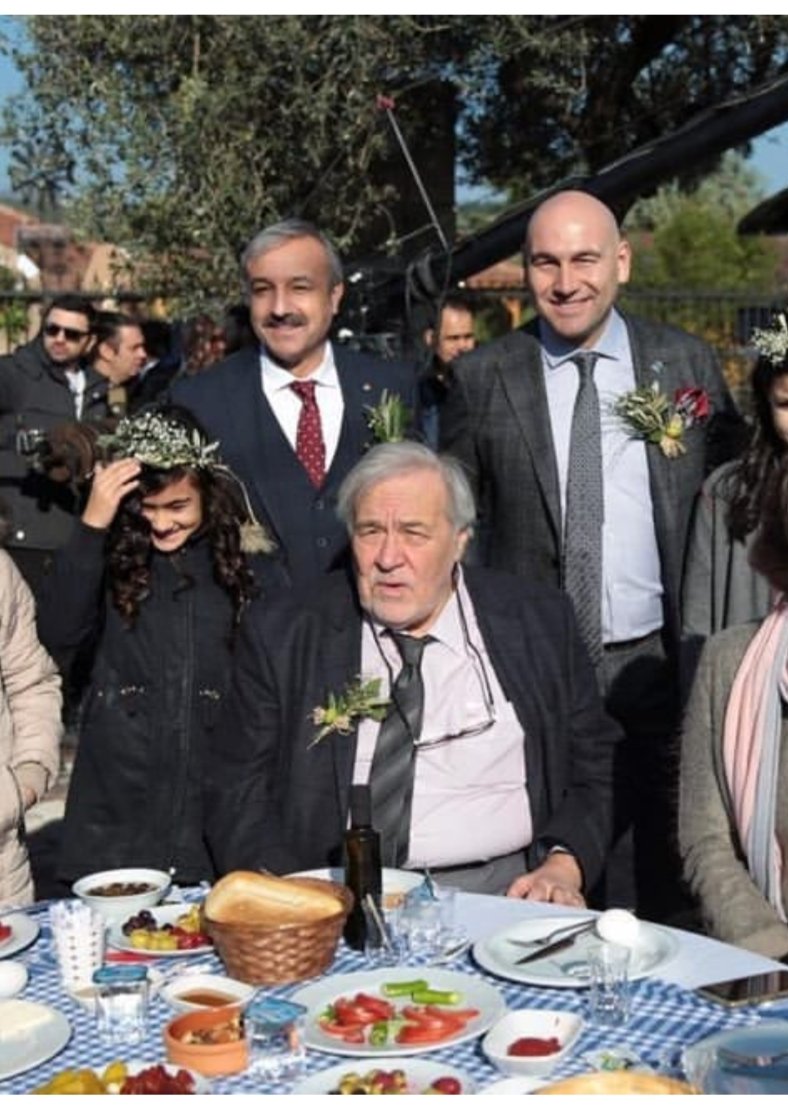AkhisarTB's tweet photo. Dünyanın saygın tarihçilerinden Prof. Dr. İlber Ortaylı’nın vefatını derin bir üzüntüyle öğrendik. Zeytin ağacını köklü sembollerden biri olarak anlatan Ortaylı’nın Akhisar’a ve kültürüne duyduğu ilgi hatırlanacaktır. Kendisine Allah’tan rahmet ailesine başsağlığı diliyoruz. https://t.co/oOgS6DZ5Pi