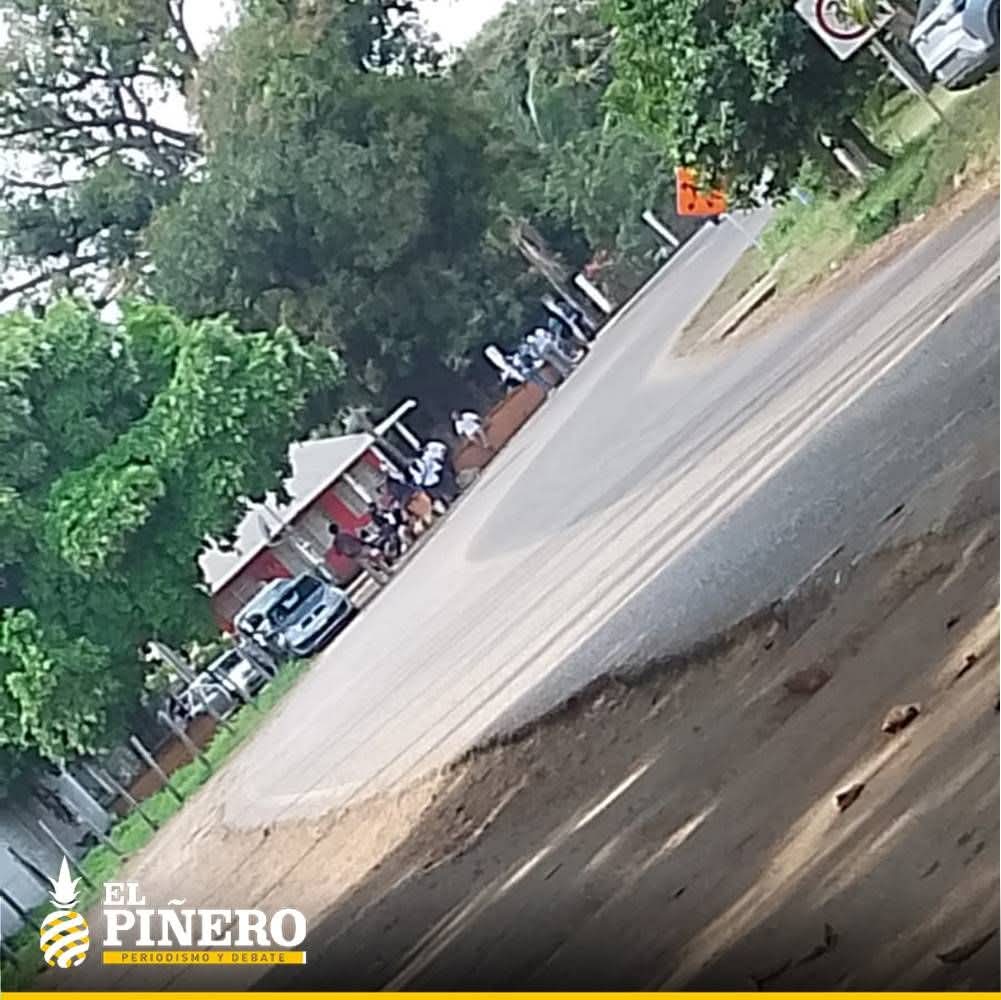 Imagen_Oax's tweet image. #FOTOREPORTE 📸 |  Atención automovilistas

➡️ Estudiantes comienzan a concentrarse en el puente vado de Arroyo Choapan, carretera 175 #Tuxtepec - #Oaxaca, donde podrían realizar un bloqueo en las próximas horas.

➡️ Se recomienda a quienes se dirigen hacia Valle Nacional tomar
