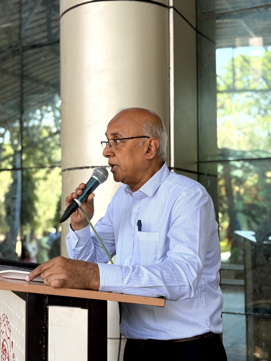 The inauguration of #AAYAAM2026 began on an auspicious note with the soulful Saraswati Vandana, invoking the blessings of Goddess Saraswati for wisdom, creativity &amp; success. The event was graced by Chief Guest Mr. Pankaj Agal, whose presence added prestige to the occasion
#SGSITS