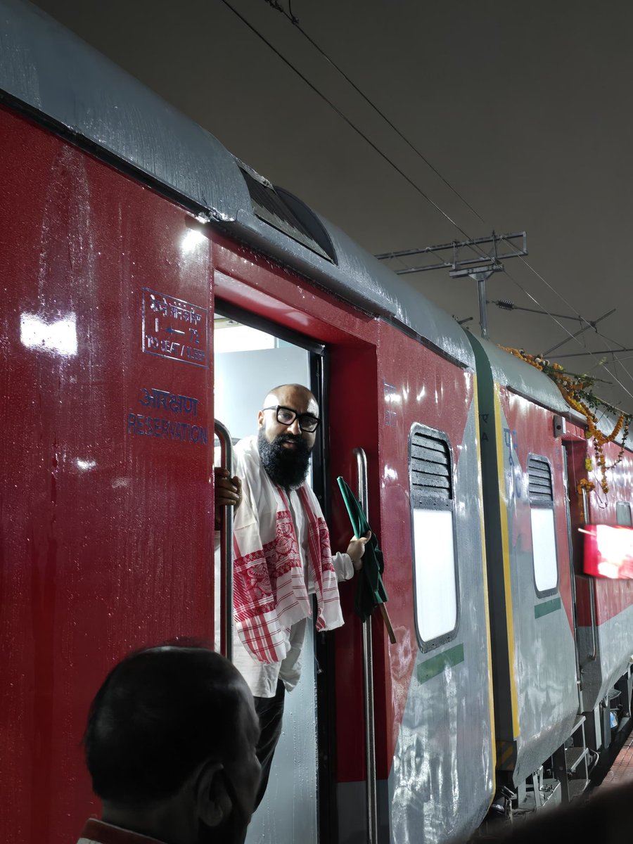 mriganka_dr's tweet photo. A #milestone day for Nalbari.. #flaggedoff one of the 5 new #trains ,NJP-Gauhati exp (Arrival Nalbari 630 AM, Arrival Guwahati 830 AM) ..which was #flagged off by HPM @narendramodi ji earlier, with #stoppage in Nalbari.
@himantabiswa @DilipSaikia4Bjp @BJP4Assam @BJP4Nlb https://t.co/AYifeEAQAu