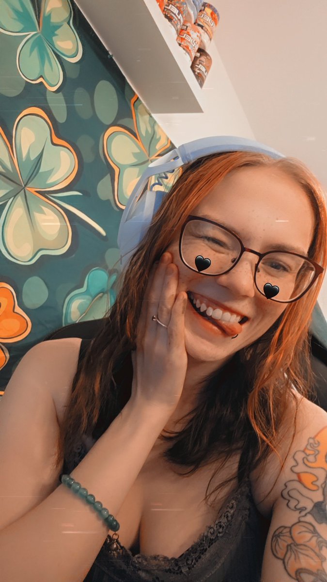 ASimpleClover tweet media