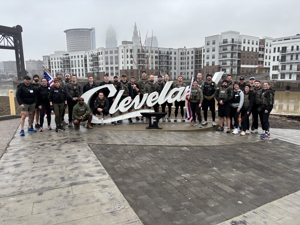 USMarshalsHQ's tweet image. 2026 marks the 10th anniversary of the USMS Hero Run - bringing the community together to honor the heroes who gave everything in service. Every step is a reminder of their courage and the bonds that unite us all.

#USMarshals #BeTheDifference