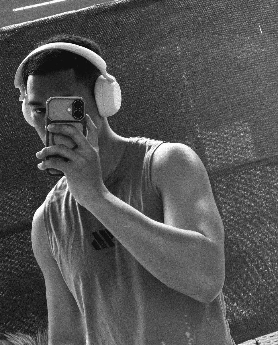 91Teera's tweet photo. 💪🏾✨ https://t.co/vuaUSKo1pv