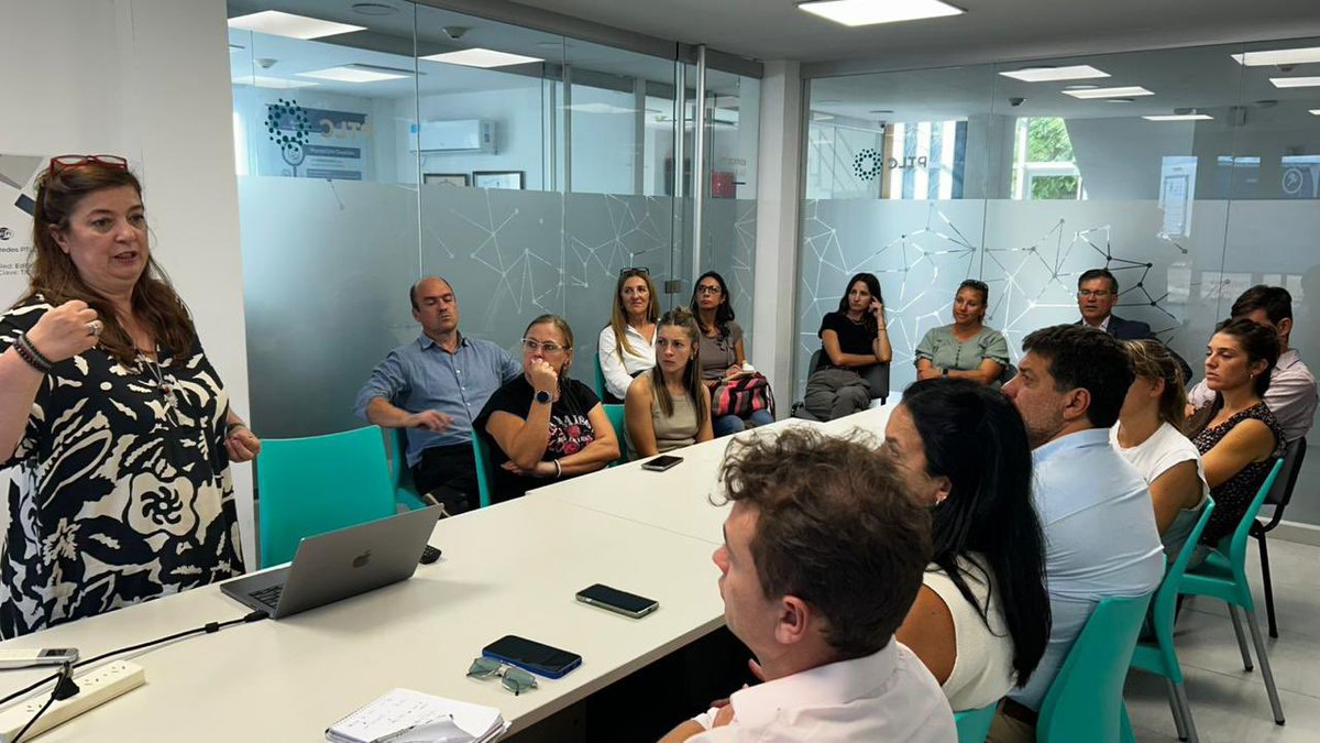 fceunl's tweet photo. Recibimos en la FCE-UNL a autoridades de la Universidad Nacional de Villa María (@UNVM), interesadas en conocer el modelo de vinculación tecnológica de la UNL. La agenda incluyó visitas al PTLC, la Aceleradora Litoral Centro y la Planta de Alimentos Nutritivos. https://t.co/xVgYQtk5nR