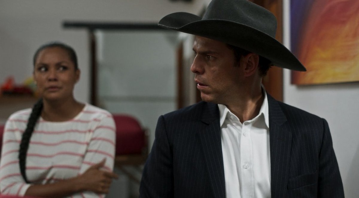 PasdeGavilanes's tweet photo. #PasiónDeGavilanes2 #PDG58 Óscar busca desesperadamente a Duván. https://t.co/aOwVrBm5E0
