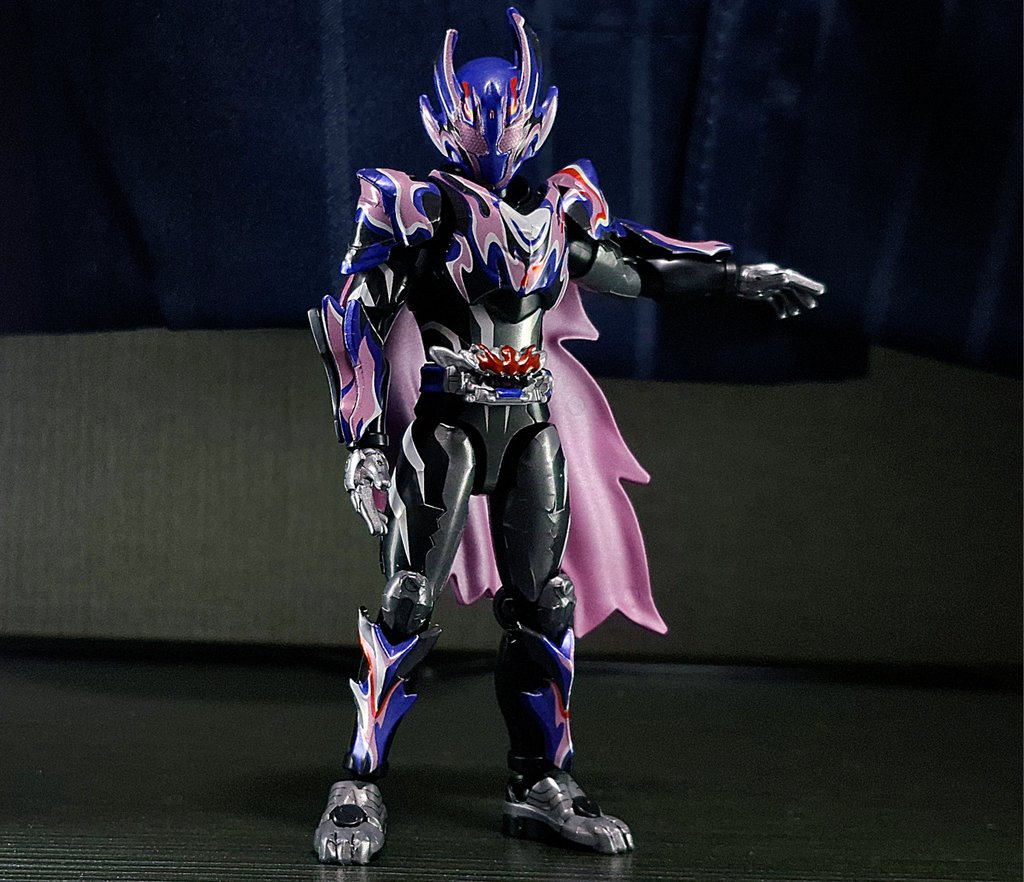 👿🦷仮面ライダーカリエス C3🦷😈
去年の3月、
奥に生えてた虫歯の親知らず抜いた事
思い出しながら作りました