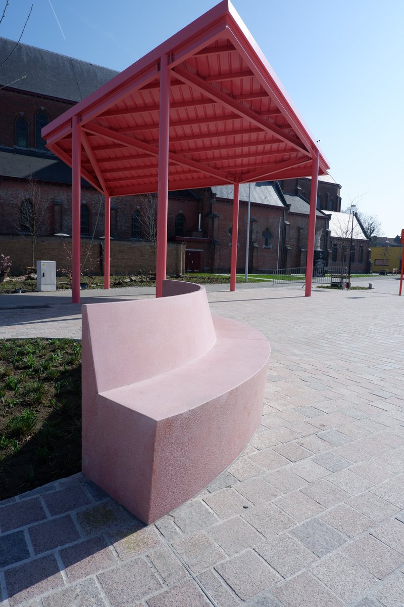 UrbaStyle's tweet photo. Renovation Lauwe Plaats (BE).

Customized by @UrbaStyle : walls and benches - finishing Ferro, colour pink.

Paving Scenic by Godelmann.

With Stad Menen, @BureauCnockaert and Seru. https://t.co/KDcLvscIJ0