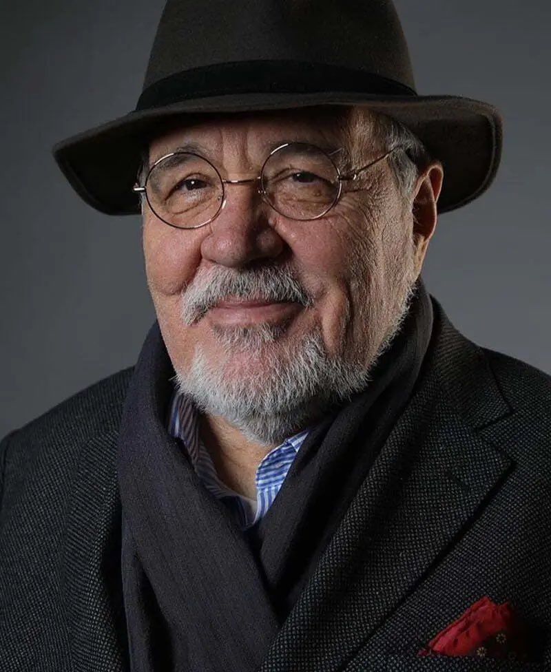 Türkiye’nin yaşayan en büyük değerlerinden Prof. Dr. İlber Ortaylı’nın vefatını büyük bir üzüntü ile öğrendim. Yeri asla dolmayacak olan Hocamıza Allah’tan rahmet milletimize baş sağlığı diliyorum.🇹🇷 #ilberortaylı