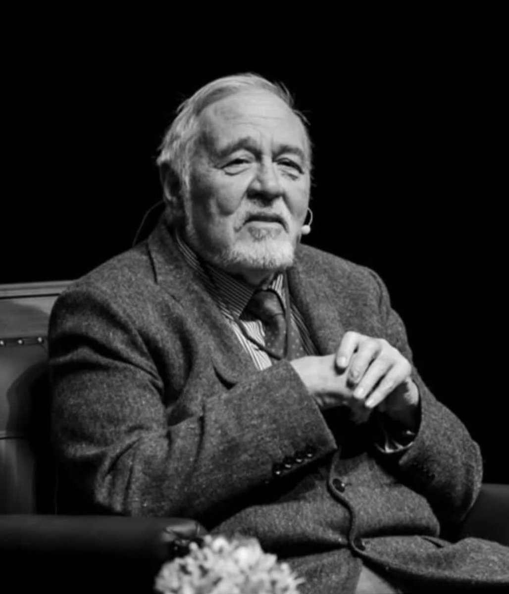 Türk Tarihçiliğinin kıymetli isimlerinden,bilgi ve birikimiyle nesillere ışık tutan duayen Tarihçi İlber Ortaylı’nın vefatını derin bir üzüntüyle öğrendim.
Kendisine Allah'tan rahmet,Aileye ve sevenlerine başsağlığı,sabır diliyorum.
#ilberortayli