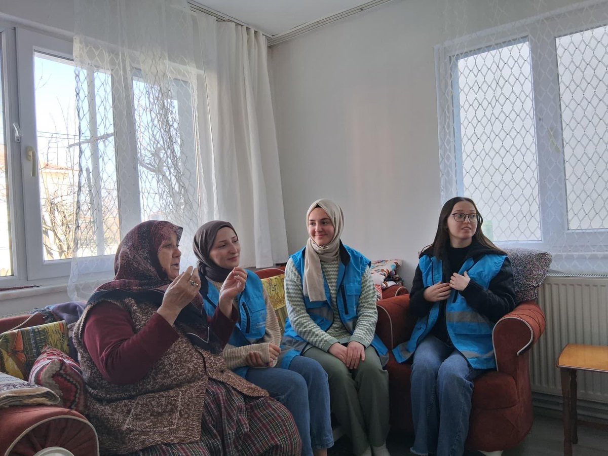 BoluKYGM's tweet photo. 📍Gölköy Yurdu
Gönüllü öğrencilerimizle Yalnız Değilsin Projesini gerçekleştirdik. Bayram öncesinde yaşlılarımızın evlerini temizleyip ihtiyaçlarını karşıladık, birlikte hoş sohbet ederek gönüllerimizi ısıtan güzel anlar yaşadık🌿 https://t.co/MOM0LQR7PI