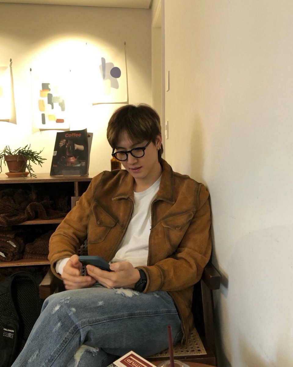 คิดถึงหนุ่มตี๋ใส่แว่นจังเลย💙
<a href="/jaybnow_hr/">.</a> #JAYB