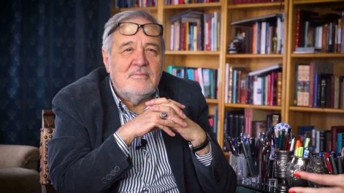 ajansJargon's tweet photo. 🗣️Prof. Dr. İlber Ortaylı:

“Sopayı diksen filiz verecek şu topraklarda hala sürünüyorsak, açsak, yorgunsak iki sebebi var; cehalet ve ihanet…” https://t.co/RS1nz7eOH6