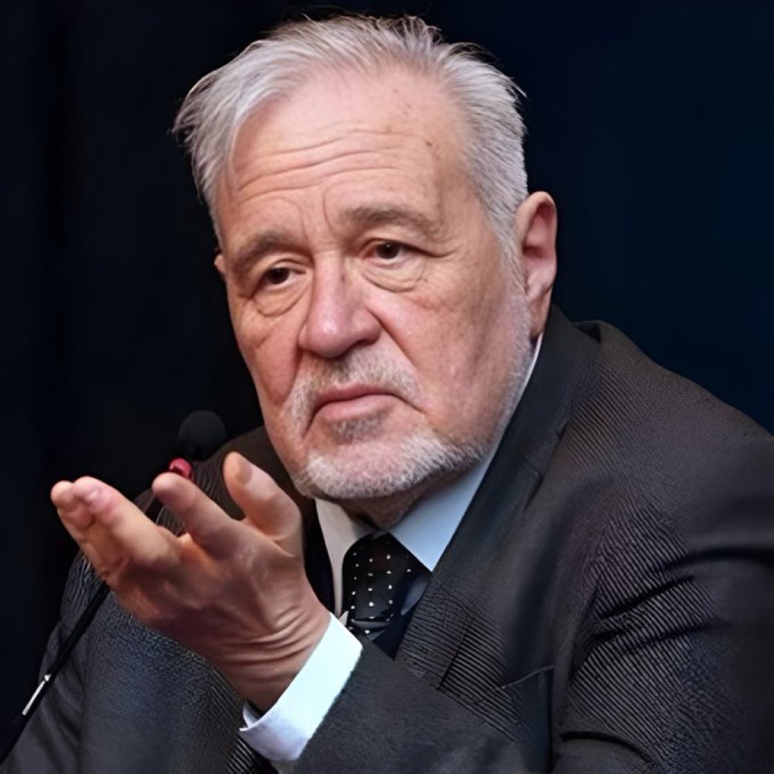 🔻Prof. Dr. İlber Ortaylı:      

“Arapça küfür duysa, elini açıp âmin diyecek cahil çok memlekette.       

O yüzden Türkçeye sahip çıkalım ki cahiller üremesin.”