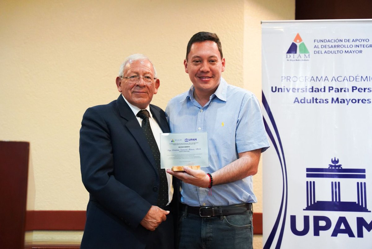 ConsejoSalud_'s tweet photo. 🎓La educación no tiene edad. 

En el Salón de la Ciudad se realizó la graduación y certificación de la Universidad para Personas Adultas Mayores (UPAM), un programa que impulsa el aprendizaje permanente, el envejecimiento activo y la participación social. 👩‍🎓👨‍🎓

#Cuenca #UPAM https://t.co/90OVljyzv2