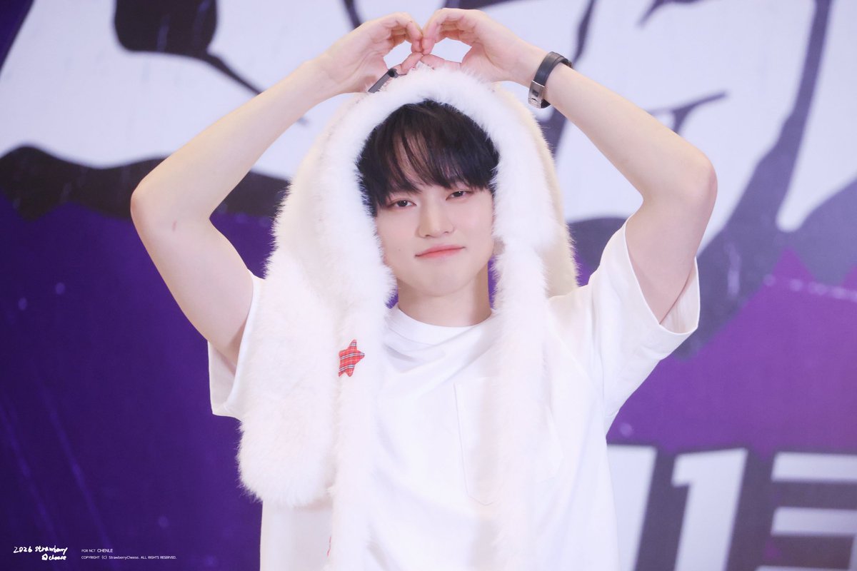 𝐒𝐭𝐫𝐚𝐰𝐛𝐞𝐫𝐫𝐲𝐂𝐡𝐞𝐞𝐬𝐞. tweet media