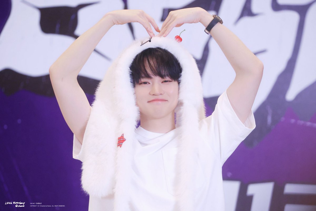 𝐒𝐭𝐫𝐚𝐰𝐛𝐞𝐫𝐫𝐲𝐂𝐡𝐞𝐞𝐬𝐞. tweet media