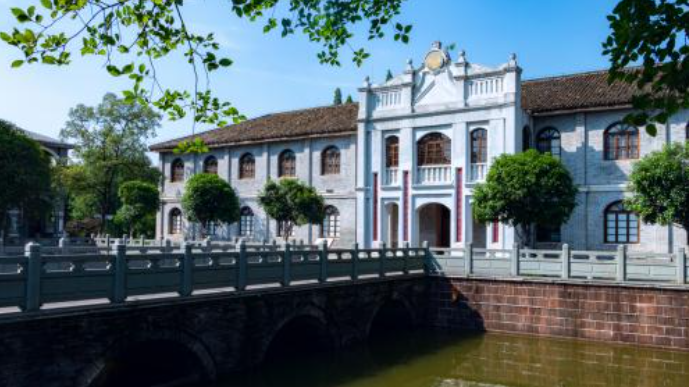 JiangLv4's tweet photo. Among more than 7,000 ancient academies across China, Jiangxi Province is home to 990. Bailudong Academy pioneered an early model of a university charter. Ehu Academy, Bailuzhou Academy, and Yuzhang Academy together reflect the enduring legacy of Jiangxi’s scholarly tradition. https://t.co/NfJ7KQvqVC