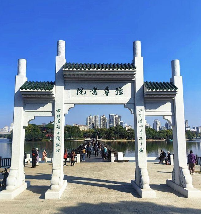 JiangLv4's tweet photo. Among more than 7,000 ancient academies across China, Jiangxi Province is home to 990. Bailudong Academy pioneered an early model of a university charter. Ehu Academy, Bailuzhou Academy, and Yuzhang Academy together reflect the enduring legacy of Jiangxi’s scholarly tradition. https://t.co/NfJ7KQvqVC