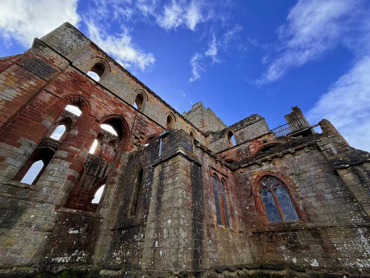 liam_lovell's tweet image. Lanercost Priory with some sunny spells and a bitter windchill, feeling more like winter today 🌤️🥶

#cumbria #loveukweather #spring