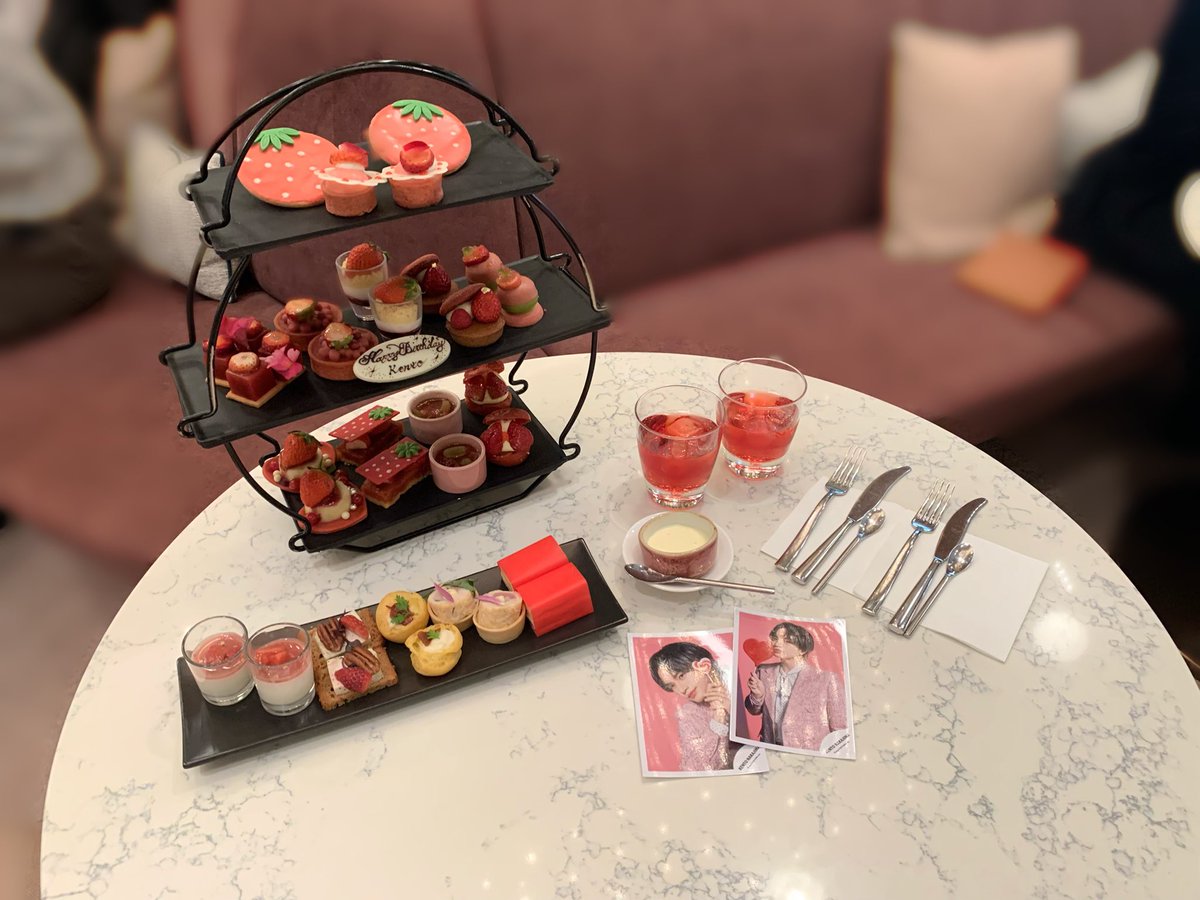 __teakn's tweet photo. 𝘏𝘢𝘱𝘱𝘺 𝟥𝟤𝘯𝘥 𝘣𝘪𝘳𝘵𝘩𝘥𝘢𝘺  _

 だいすきな子たちとお祝いできて幸せ
 健人くんおめでとう ꒰ᐡ т · т ᐡ꒱

#中島健人32ndAnniversary https://t.co/TBv5dBiOxm