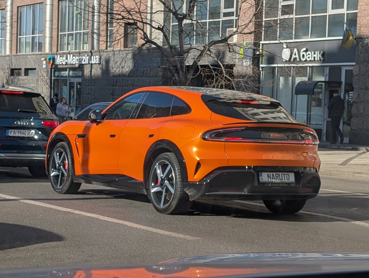 Бюрократ у законі tweet media