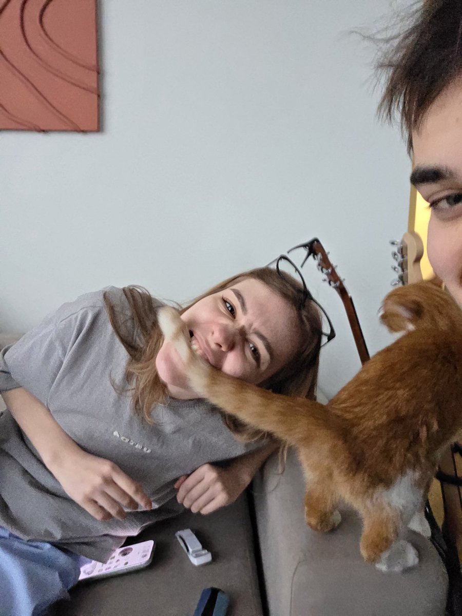 насця tweet media