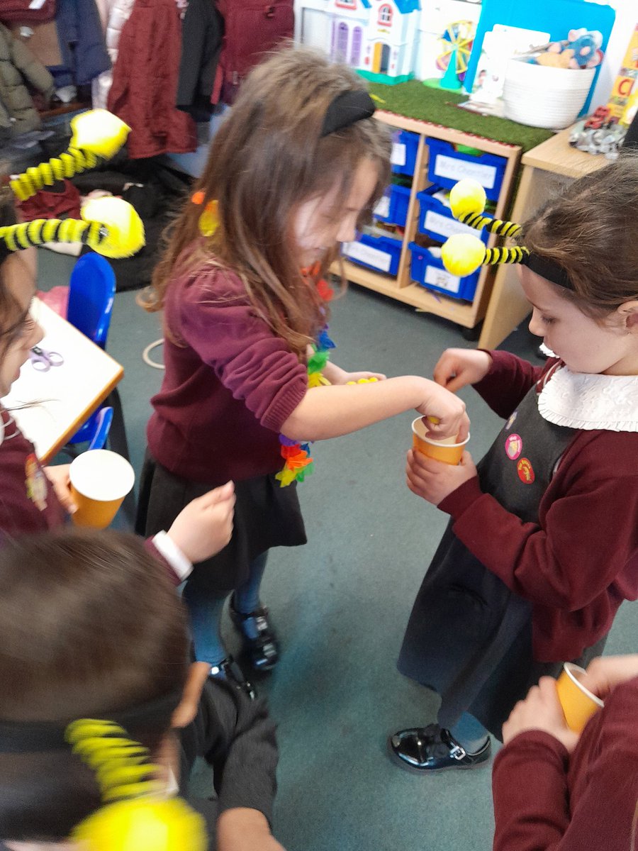 MrsMaceyBH's tweet photo. Very busy bees in Year One acting out insect pollination for #Britishscienceweek ! 🐝🌺 @MrsGriffithsBH @busheyheathjm https://t.co/tatSs4RCBE