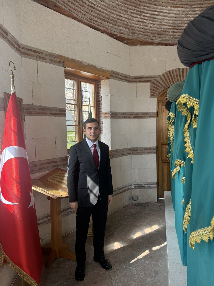 oguzhaancoskun's tweet photo. Ülkü Ocakları Düzce İl Başkanlığı görevine başladıktan sonra ilk ziyaretimizi, bu toprakların fatihi Konuralp Gazi’nin aziz türbesine gerçekleştirdik.

Ecdadın izleri bize yol gösteriyor; Rabbim adımlarımızı doğruya, gönlümüzü temizliğe yönlendirsin.

Yaşasın #ÜlküOcakları https://t.co/bhRuxPzYZr