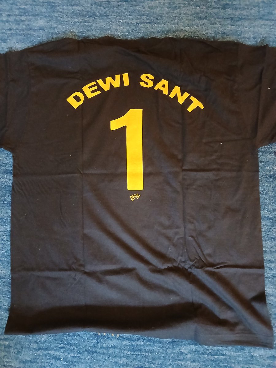 GolCymru's tweet photo. Own a bit of history. Vintage Gôl shirts for sale. XL, L and M only. £10 or £15 with postage. DM us if you are interested. Diolch @blogdroed for keeping these safe for us! https://t.co/FEsH2vwN9b