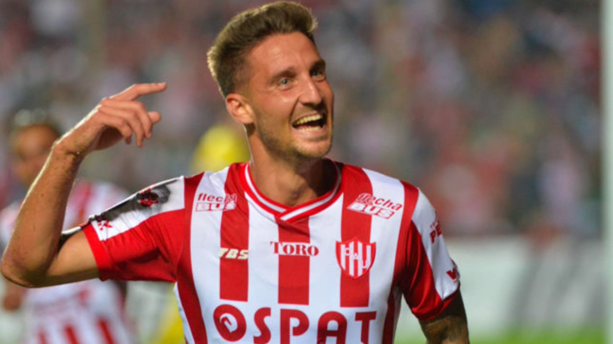 PulgaClavenzani's tweet photo. Nicolás Mazzola anunció su retiro del fútbol profesional. Autor del primer gol internacional de Unión vs Independiente del Valle en Santa Fe y también de un gol en un clásico en el que ganamos 1-0 en octubre del 2019. https://t.co/ZbSnfG3TC7