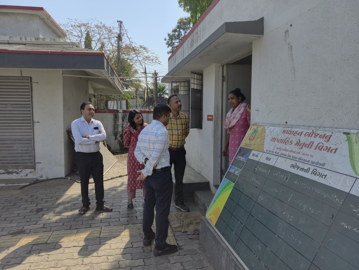 આજરોજ અત્રેના ડિવિઝનના વ્યારા તાલુકાના કપુરા ગામે યોજાયેલ સેવાસેતુમાં મુલાકાત લઈ વિવિધ વિભાગોની કામગીરીની  માહિતી મેળવી સુચનાઓ આપી.
<a href="/CMOGuj/">CMO Gujarat</a> <a href="/revenuegujarat/">Revenue Dep. Gujarat</a> <a href="/CollectorTapi/">Collector & DM-Tapi</a> <a href="/RacTapi/">RAC TAPI</a>