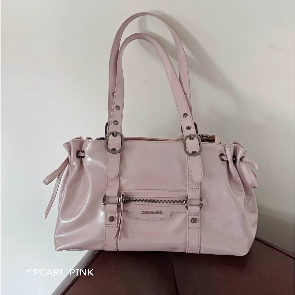 rawyxstore's tweet photo. ส่งต่อ กระเป๋า Kappa bkk รุ่น urban bag ใหม่ล่าสุด✨

💗 สี pearl pink (สีฮิต หมดไว)
💗 มือ 1 ไม่เคยแกะจากถุง ไม่เคยสะพาย
💗 อุปกรณ์ครบ สาย+โซ่ตกแต่ง+ถุงผ้ากำมะหยี่
💗 พร้อมส่ง ไม่ต้องรอพรี 2 เดือน

📌 1100 รวมส่งฟรีค่ะ (จาก 1490)

#ส่งต่อกระเป๋า #ส่งต่อกระเป๋ามือสอง #kappabkk https://t.co/Nla9WeLDCh